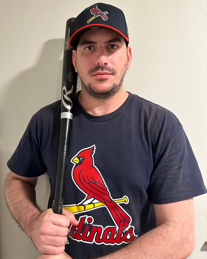 Osmany of Cardenales, a bat on his shoulder